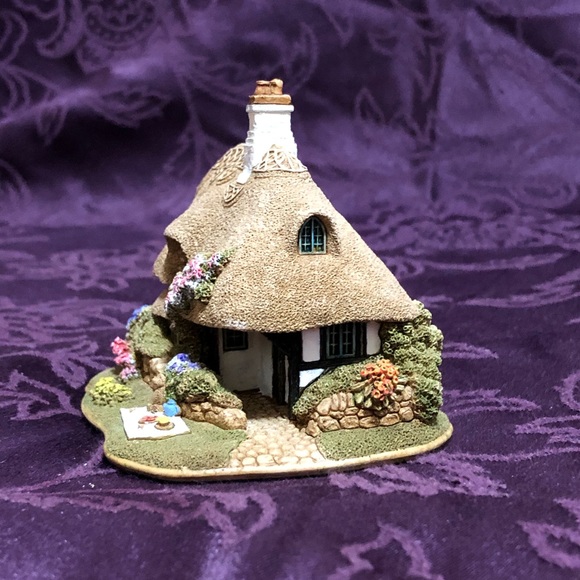 Lilliput Lane Tea Cosy Cottage, Sales Promotion - Picture 7 of 9